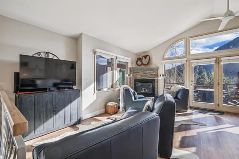 Living Area - Mount Royal Lookout - Frisco Vacation Rental