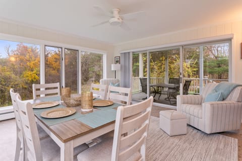 Bright four seasons room / dining room