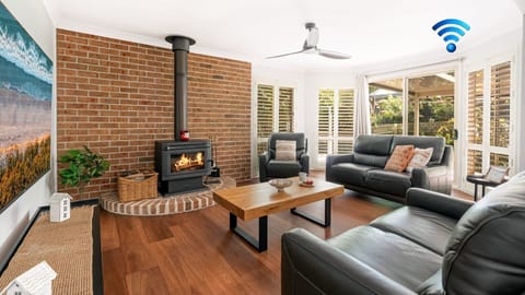 La Playa | Family room | Smart TV | Air conditioning | Combustion fireplace | Ceiling fan