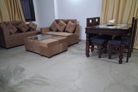 Apartment | Living room | 32-inch flat-screen TV with cable channels
