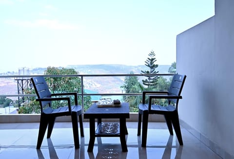 Deluxe Room, Valley View | Desk, free WiFi, bed sheets