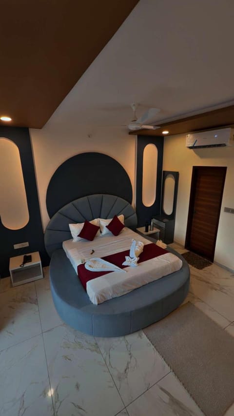 Deluxe Room | Rollaway beds (surcharge), WiFi (free), bed sheets
