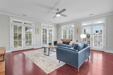 Bright, comfortable living area with sleek seating and a wall-mounted TV.