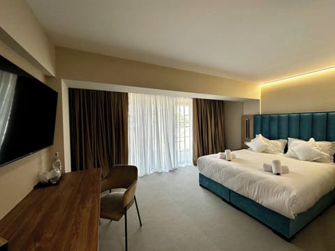Double Room, Balcony | Desk, free WiFi