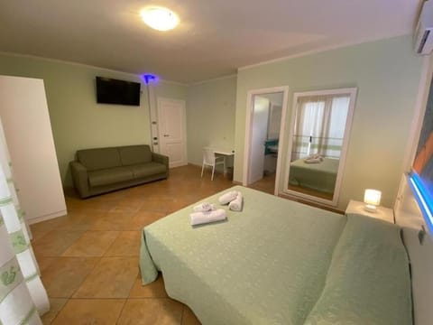 Desk, blackout drapes, soundproofing, free WiFi