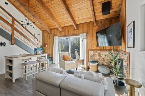 House, 2 Bedrooms | Living area | Smart TV
