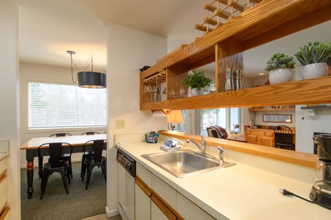 Condo, 2 Bedrooms | Private kitchen | Fridge, oven, coffee/tea maker, toaster