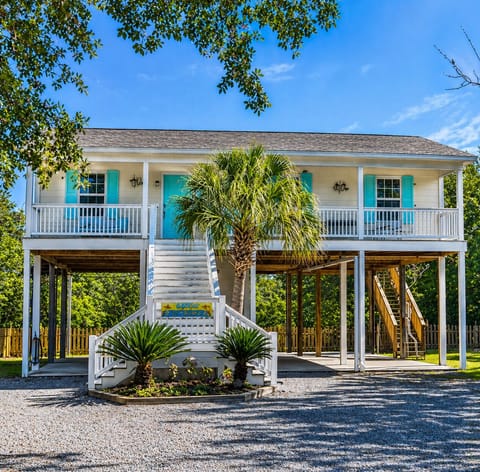 Pass Christian’s Bayou Bungalow, waterfront home 1.8  from the beach