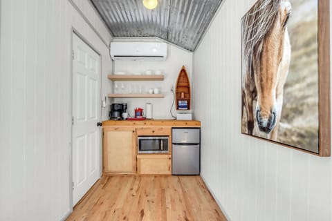 Mini fridge and microwave - Morning Vista