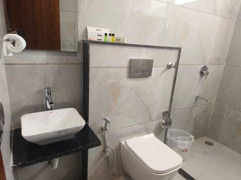 Deluxe Double Room | Bathroom