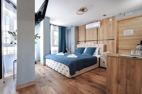 Deluxe Room | In-room safe, blackout drapes, iron/ironing board, free WiFi
