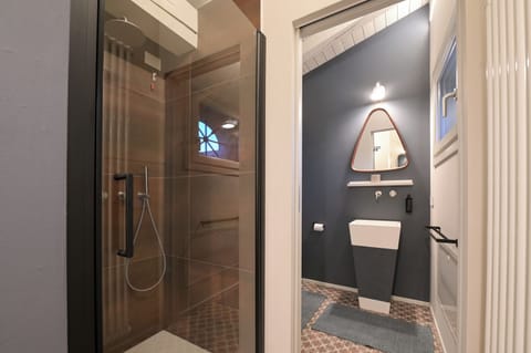 Comfort Room | Bathroom | Shower, hair dryer, towels, soap