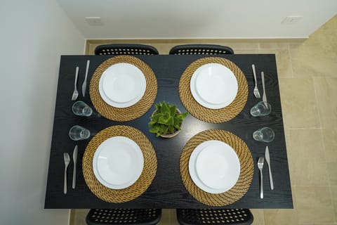 Apartment, 2 Bedrooms | Dining room
