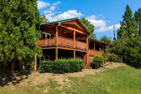 Charming Cabin Retreat, and experience breathtaking views from your spacious wraparound deck!