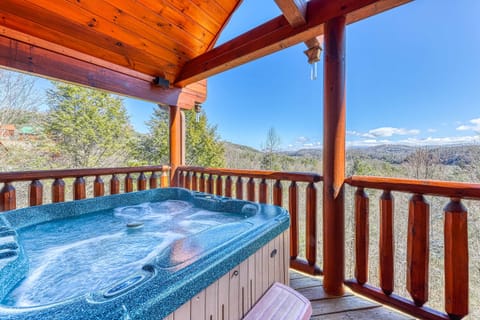 Outdoor Hot Tub, unwind in bubbles while soaking up breathtaking mountain views!