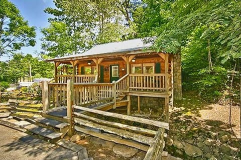 Exterior Retreat, nestled in nature, unwind on the porch and enjoy beautiful woodland views!