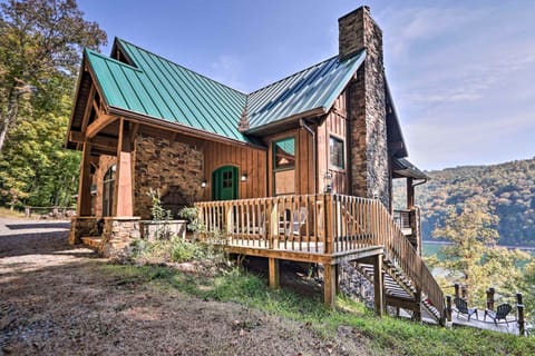Embrace nature with stunning views and a charming deck perfect for relaxation!