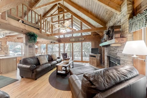 Stunning views and natural light enhance this inviting space for relaxation!