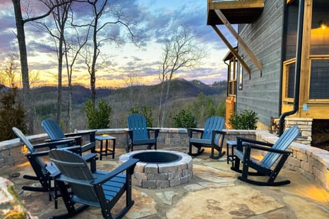 Your Outdoor Fire Pit Retreat awaits! Gather around the fire with stunning mountain views at sunset!