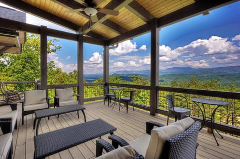 Your mountain view deck awaits. And, savor stunning vistas from this spacious outdoor retreat with stylish seating!