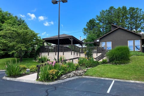 Well-maintained community amenities including pool, pavilion, and landscaped grounds. Great for families, couples, and extended stays.