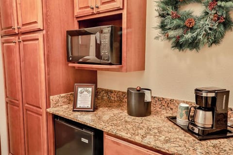 Premium bedding, pillowtop beds, in-room safe, desk