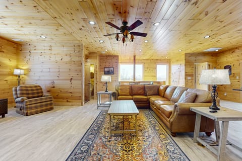 Inviting leather seating and stunning views create the perfect retreat!