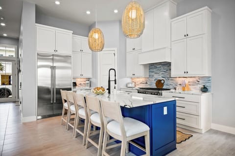 House (5 Bedrooms) | Interior