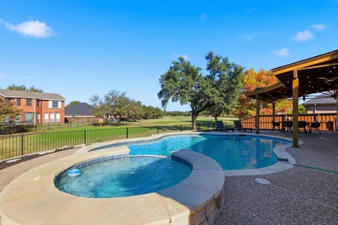 Nothing beats the Texas heat like a cool, refreshing dip in the pool! Afterwards, work on your tan or enjoy an afternoon nap on one of these poolside loungers.