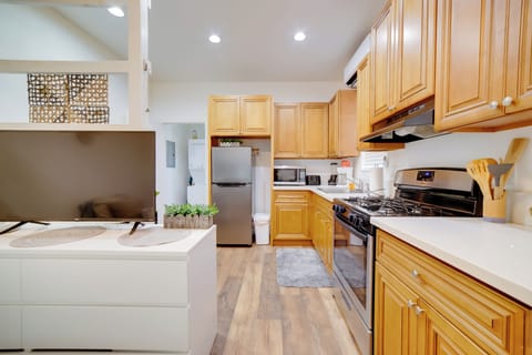 Kitchen | Dishware & Flatware