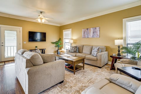 Living Room | Free WiFi | Central Heating & A/C | Smart TV | Queen Sleeper Sofa