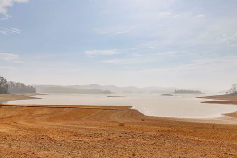 Bean Station Vacation Rental | 2BR | 1BA | 1,120 Sq Ft | 4 Steps to Enter