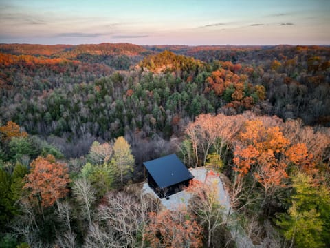 Top Shelf cabin perched high with stunning views all around. 