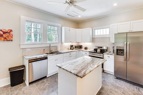 Kitchen | Dishwasher