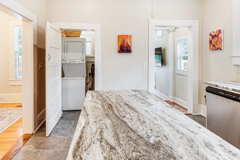 Laundry Closet | Washer & Dryer