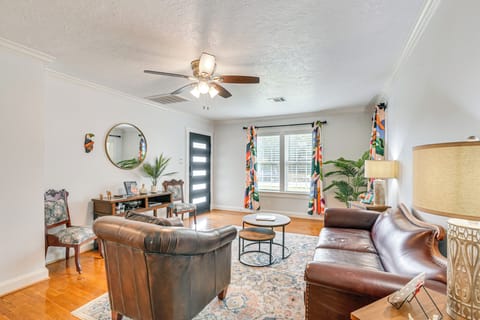 Houston Vacation Rental | 3BR | 2BA | Steps Required | 2,012 Sq Ft