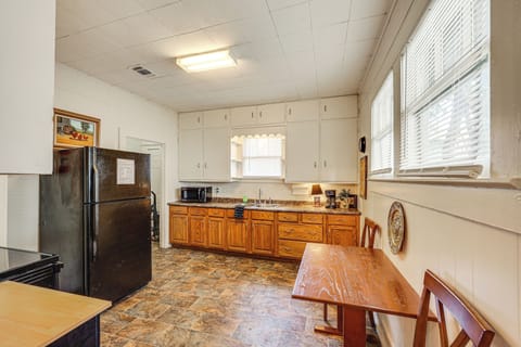 Kitchen | Stove/Oven | Breakfast Nook