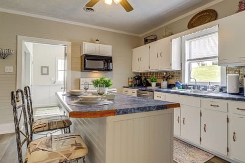 House (2 Bedrooms) | Interior