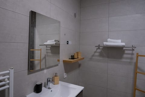 Blackout drapes, soundproofing, free WiFi