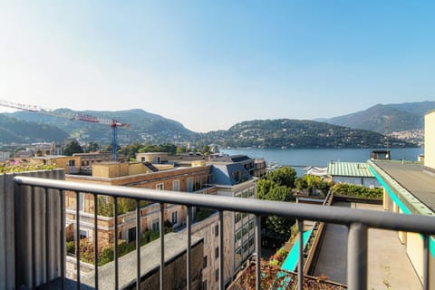 Apartment, Lake View | Premium bedding, down comforters, iron/ironing board, cribs/infant beds