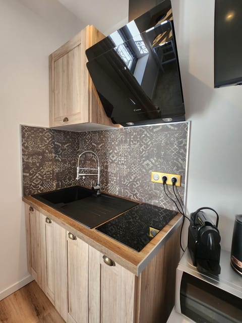 Basic Apartment | Private kitchen | Mini-fridge, microwave, stovetop, espresso maker