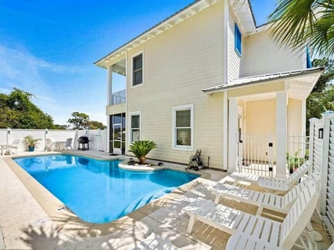 Our on-site private pool—exclusive to Kiva's Jewel and the main house.