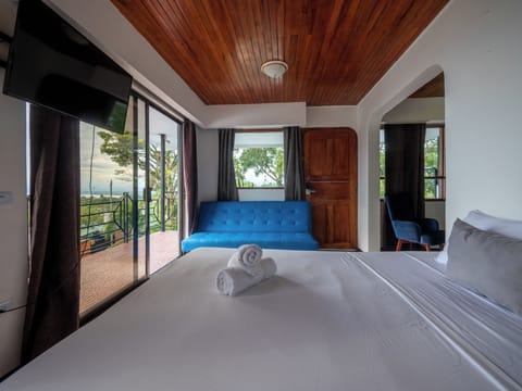 Basic Triple Room, Balcony | Egyptian cotton sheets, premium bedding, down comforters
