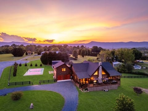 Welcome to Skyline Vista Retreat, a serene escape established in 2025 where comfort, nature, and mountain views come together for an unforgettable stay. The perfect Shenandoah mountain escape for the whole family to enjoy.