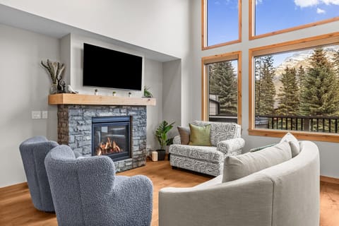 Living room, cable TV