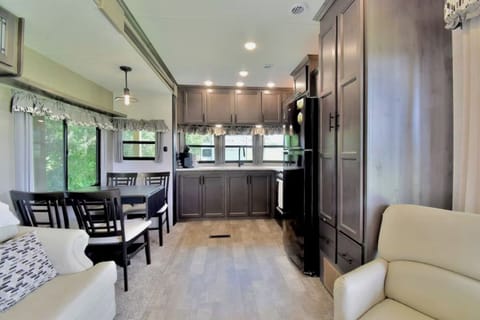 fb9cc236-1bc6-4c80-844e-5ae038d14751