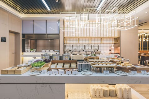 Daily buffet breakfast for a fee