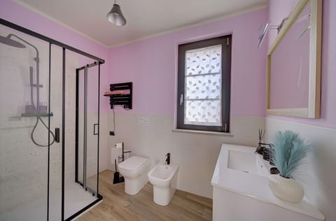 Superior Double or Twin Room, Patio, Garden View | Bathroom | Shower, free toiletries, hair dryer, towels