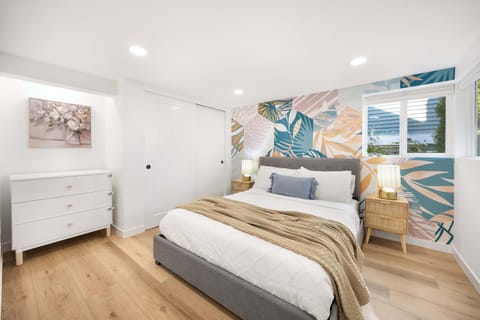 Here is the cozy bedroom with queen size bed
