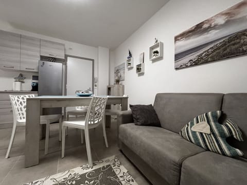 Apartment, 1 Bedroom, Balcony | Dining room